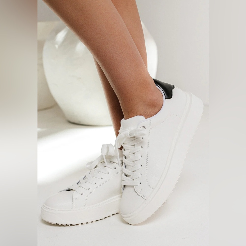 Steve Madden Catcher shoe